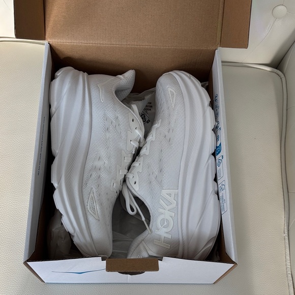 HOKA W CLIFTON 9 White Sneakers Minimalist Design Chunky Sole Brand New in Box - Picture 5 of 16